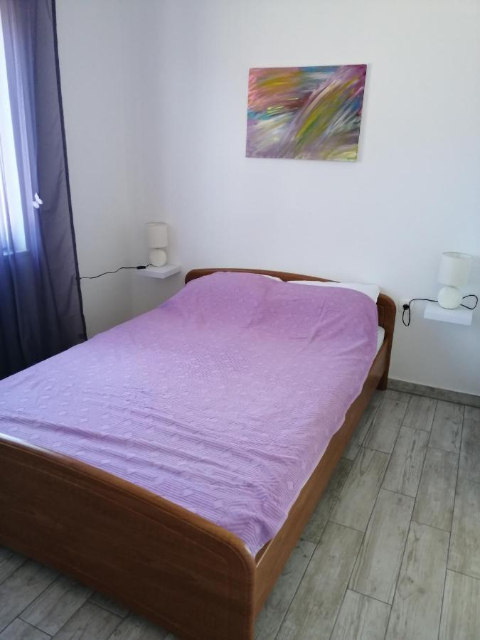 Apartmani Nevera Krk Town Esterno foto
