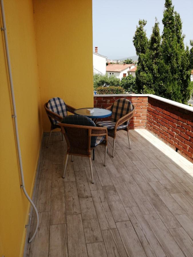 Apartmani Nevera Krk Town Esterno foto