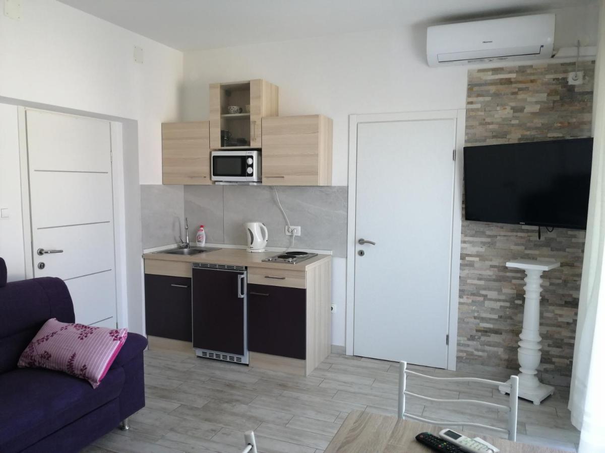 Apartmani Nevera Krk Town Esterno foto