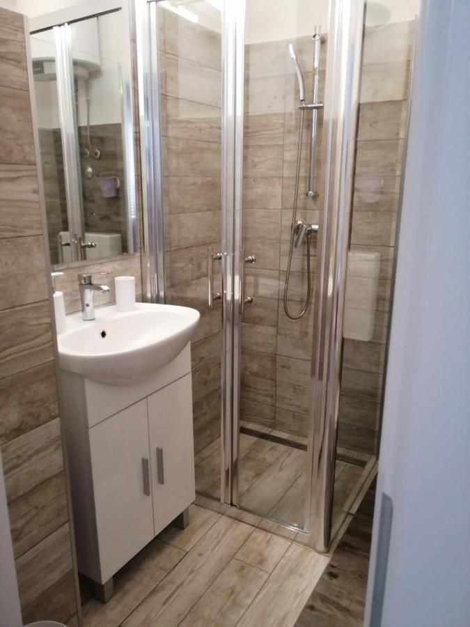 Apartmani Nevera Krk Town Esterno foto