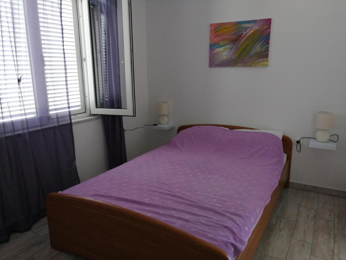 Apartmani Nevera Krk Town Esterno foto
