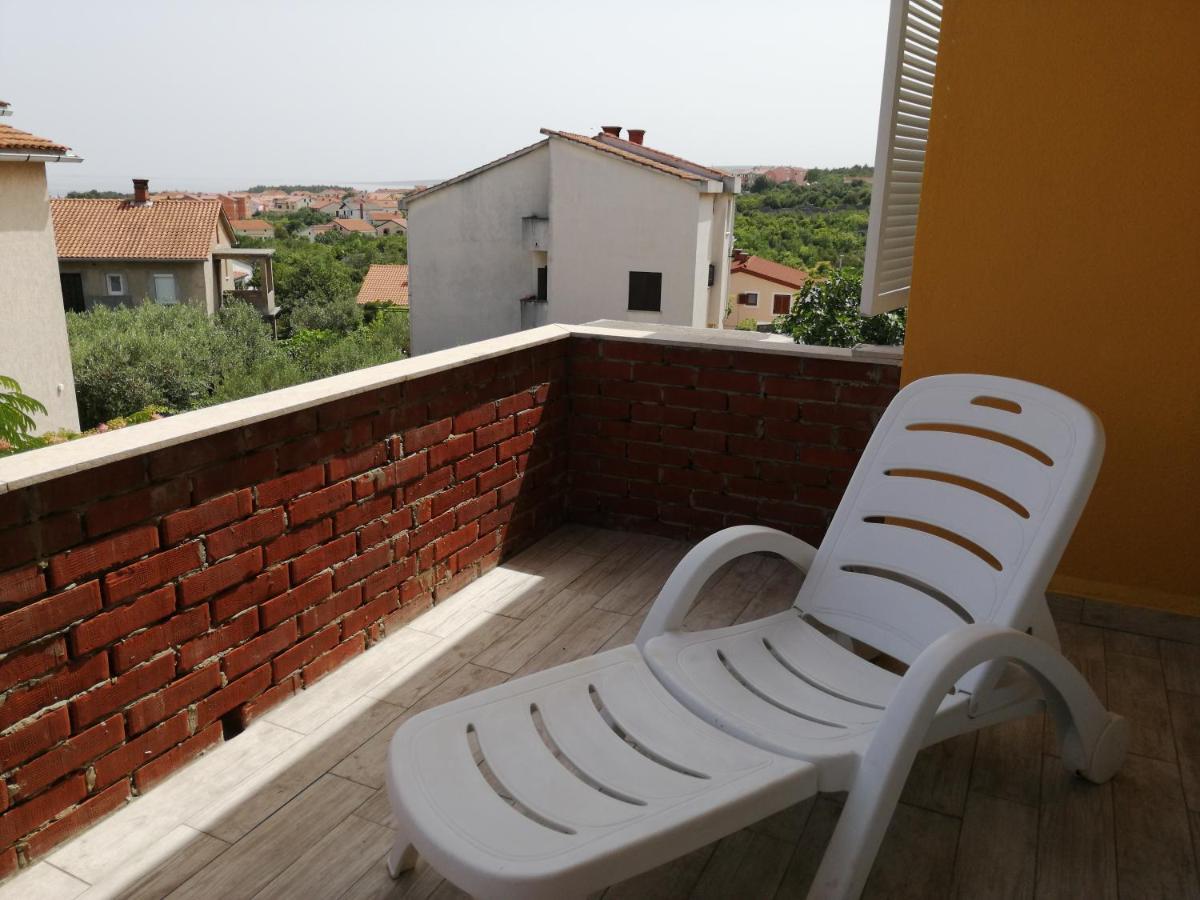 Apartmani Nevera Krk Town Esterno foto