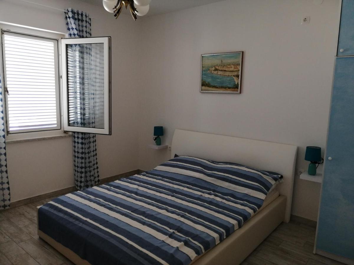 Apartmani Nevera Krk Town Esterno foto