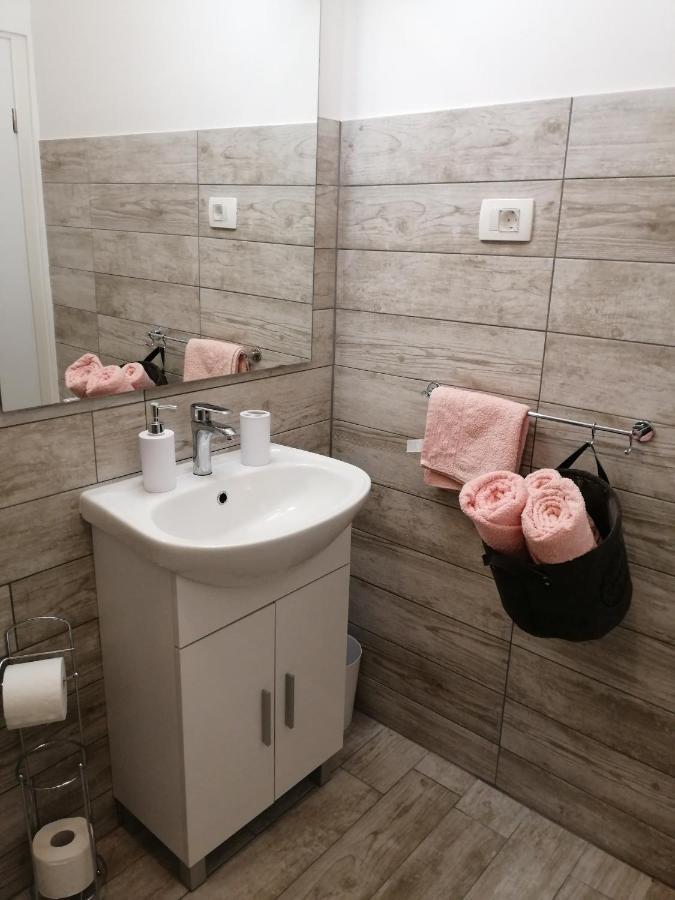 Apartmani Nevera Krk Town Esterno foto