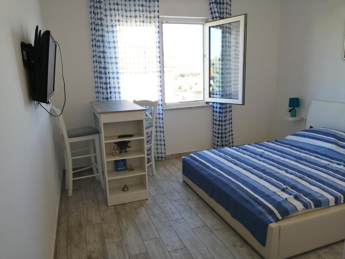 Apartmani Nevera Krk Town Esterno foto